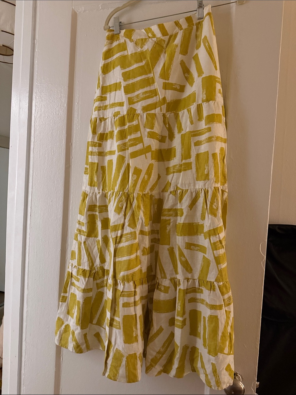 House of Harlow 1960 White and Yellow Brushstroke Maxi Skirt